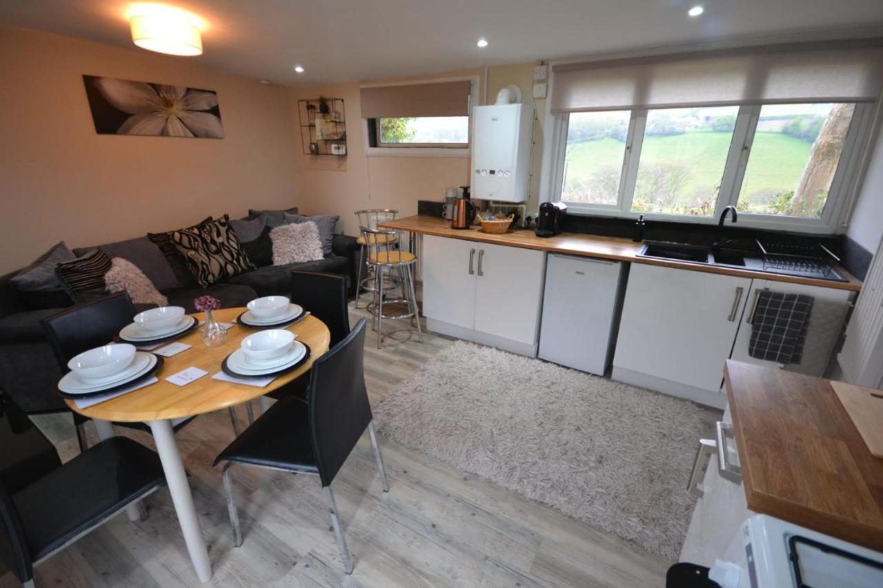 Stunning 2-Bed Cabin in Nantglyn Denbigh Exterior foto