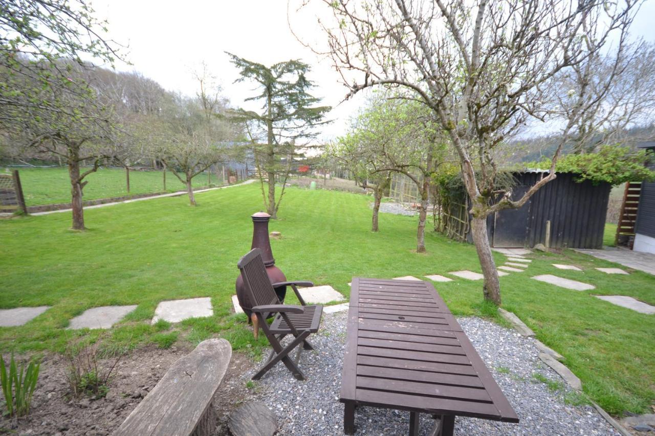 Stunning 2-Bed Cabin in Nantglyn Denbigh Exterior foto