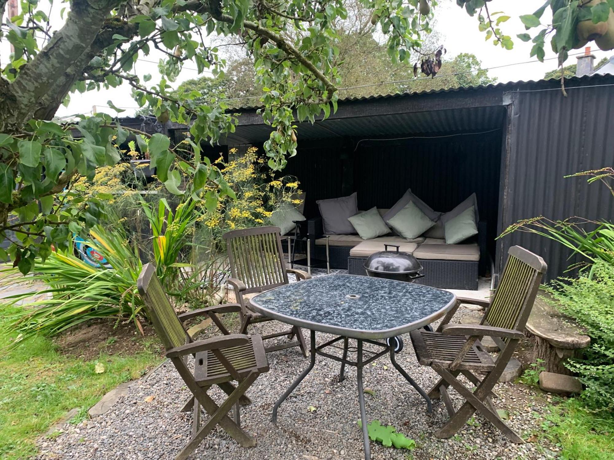 Stunning 2-Bed Cabin in Nantglyn Denbigh Exterior foto