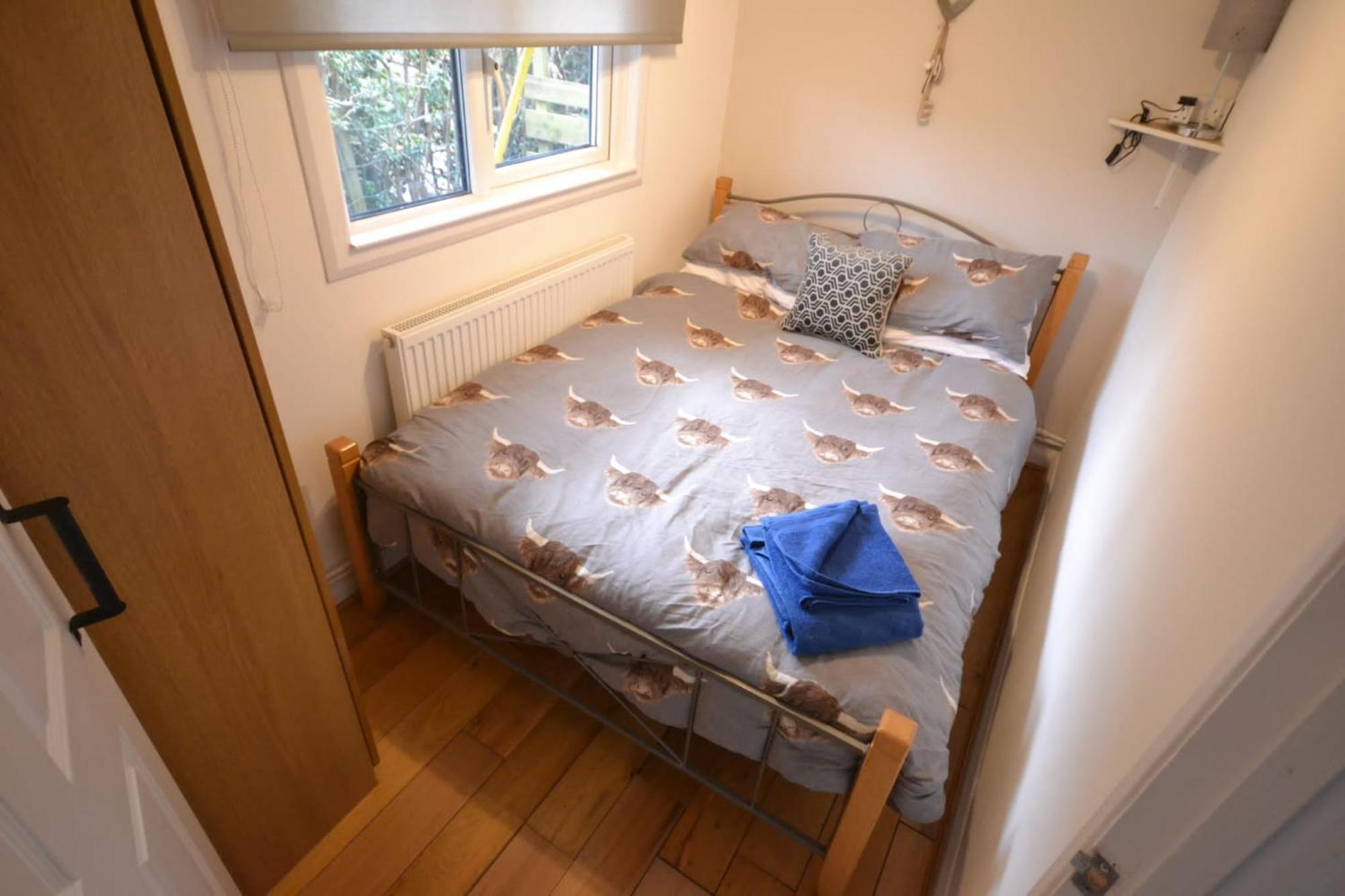 Stunning 2-Bed Cabin in Nantglyn Denbigh Exterior foto
