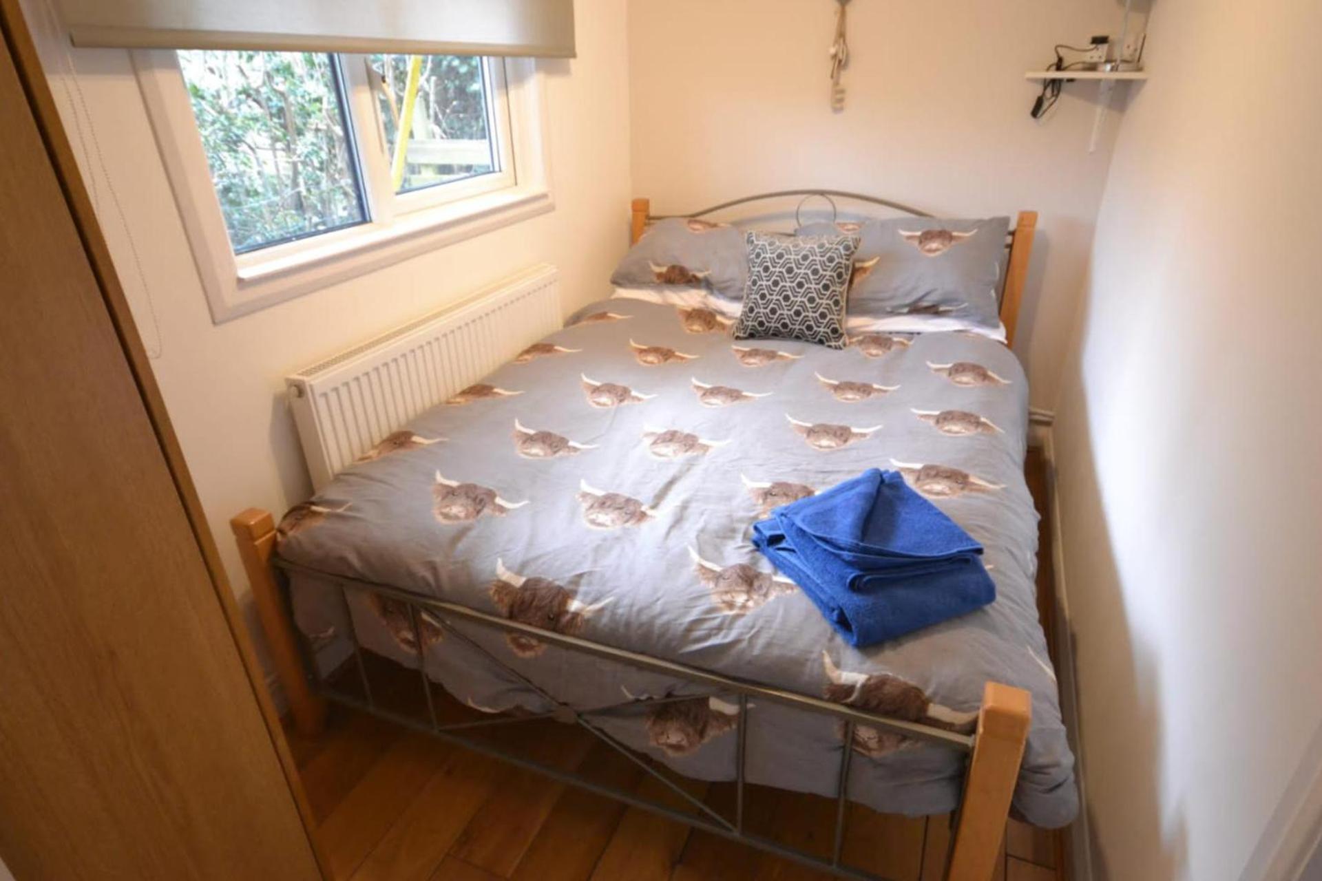Stunning 2-Bed Cabin in Nantglyn Denbigh Exterior foto