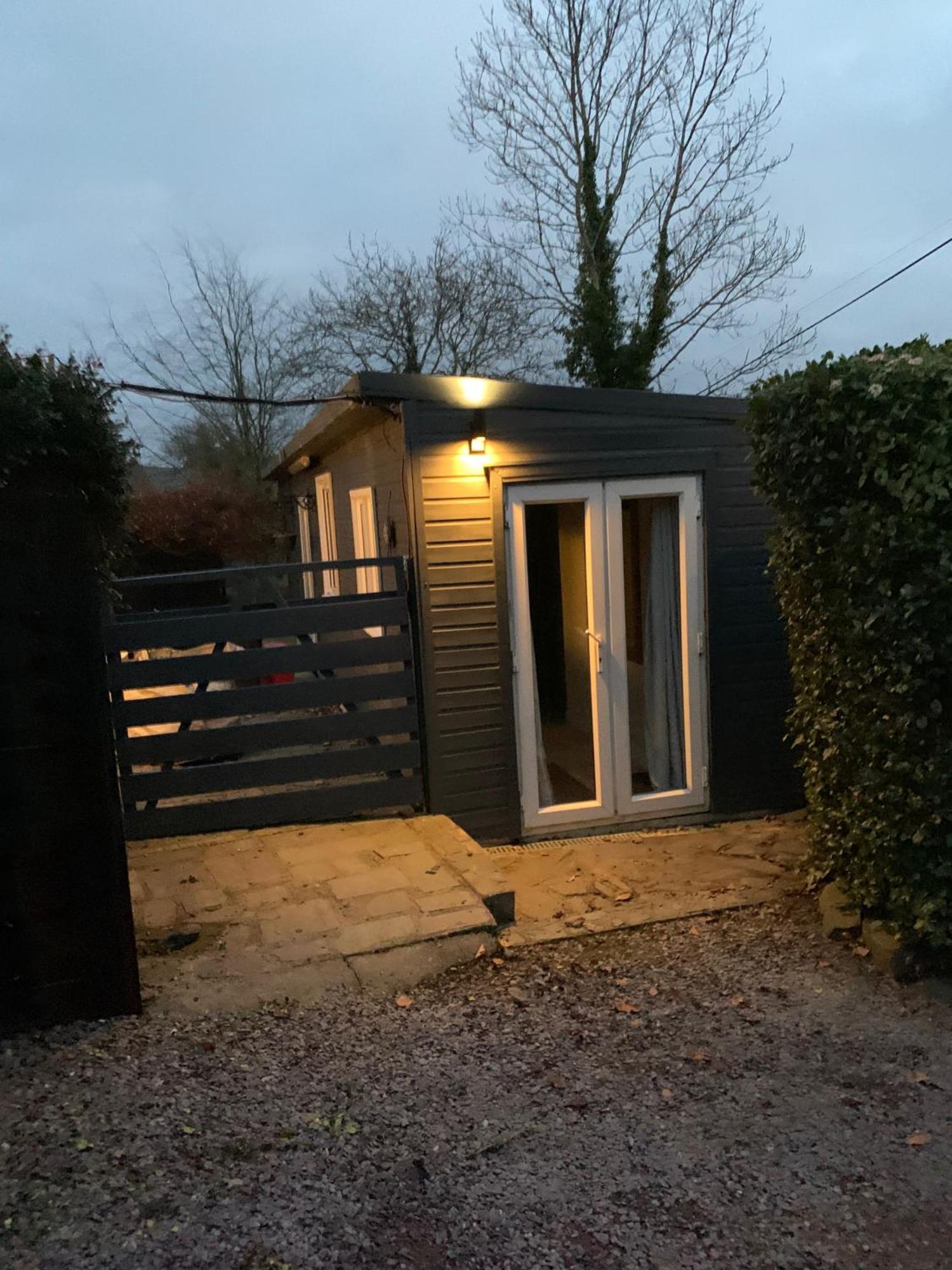 Stunning 2-Bed Cabin in Nantglyn Denbigh Exterior foto